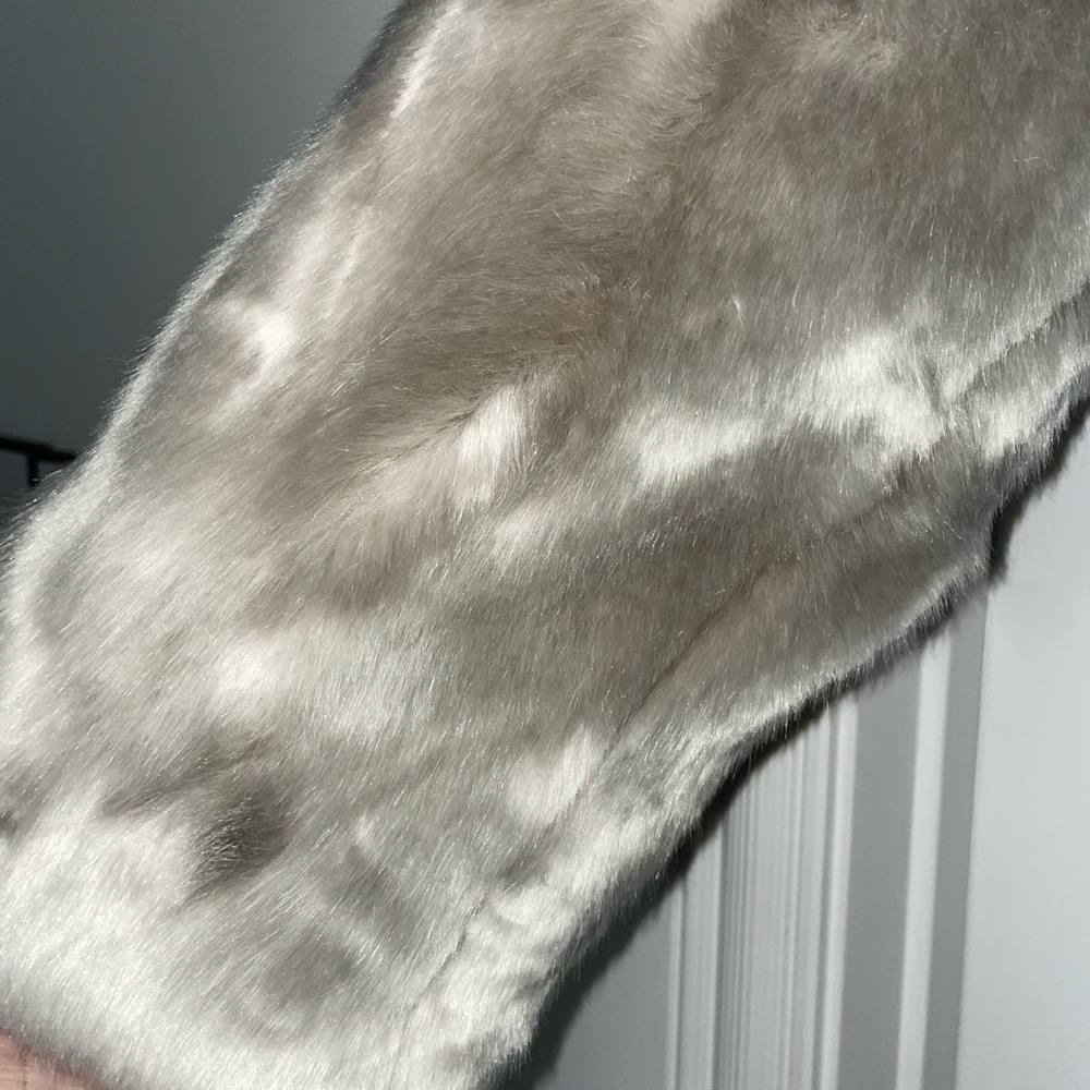 DONNA SALYERS FABULOUS FURS LUXE FAUX FUR COAT In QUARTZ BELTED SZ S NWOT - Picture 2 of 10